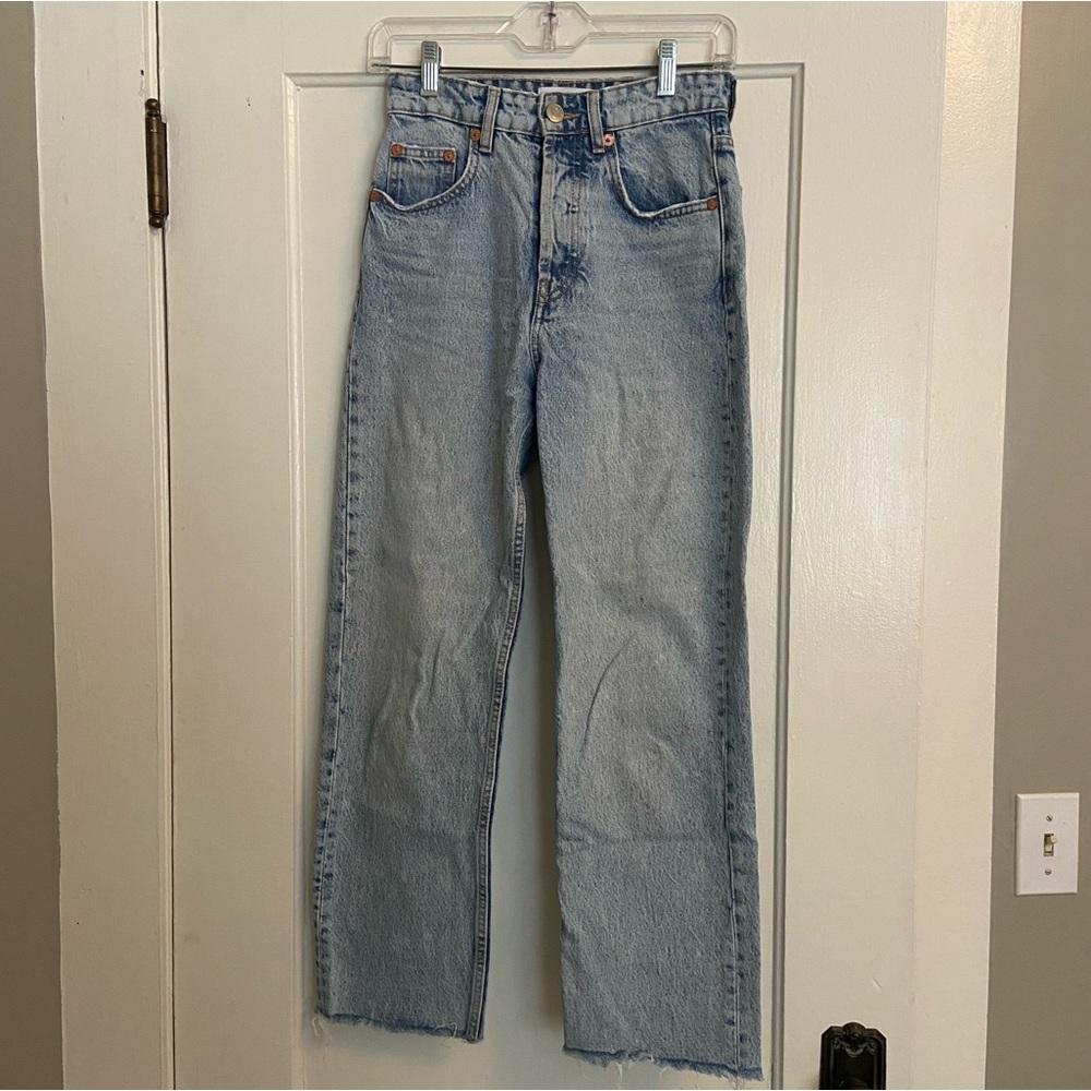 High waisted light wash jeans 🤍